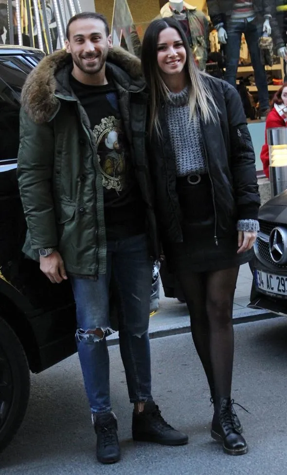 Cenk Tosun'un otomobiline çarptılar!-10