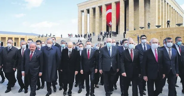 Mustafa Şentop ve Devlet erkânı Anıtkabir’i ziyaret etti