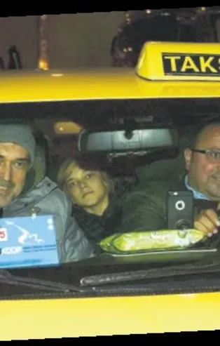 Burak Hakkı, yeni yılı oğlu Rüzgar ve aşkı Hara Pappa ile karşlıladı