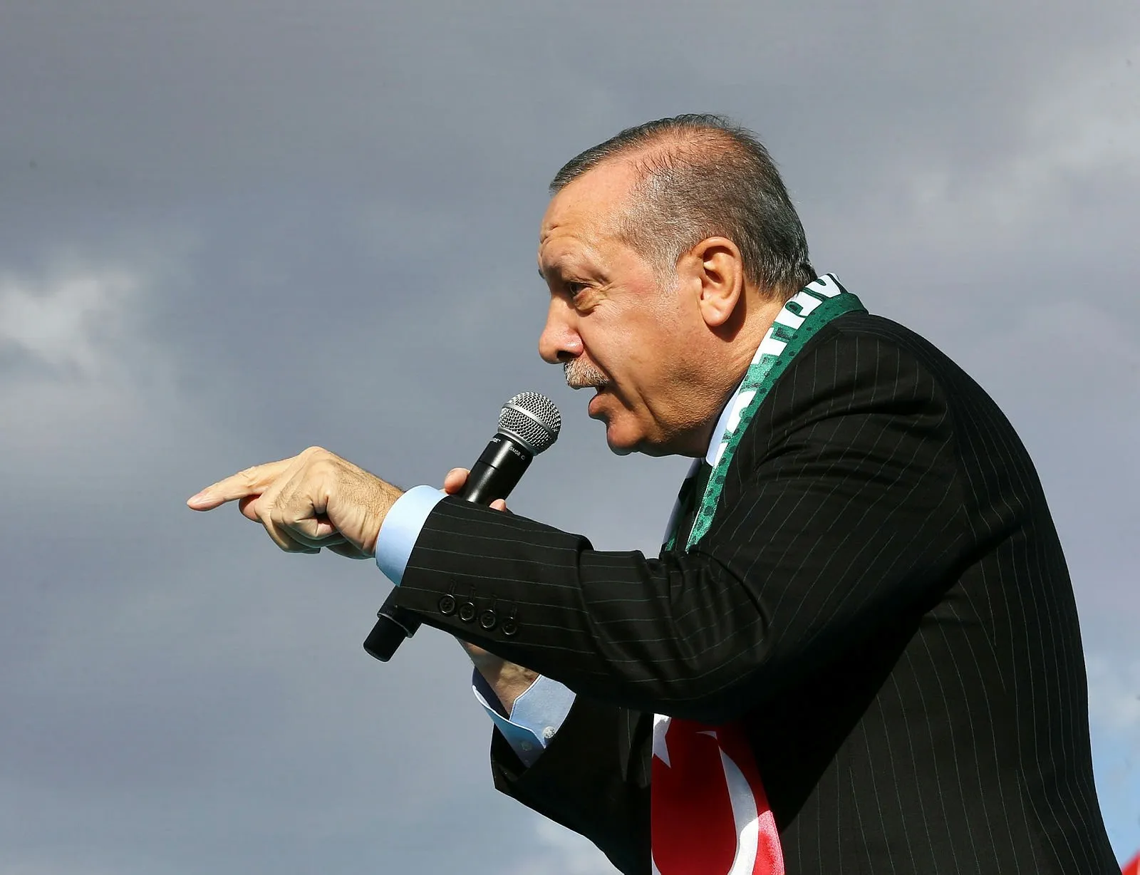 "Rezil rüsva oldun neyin erken seçimi"