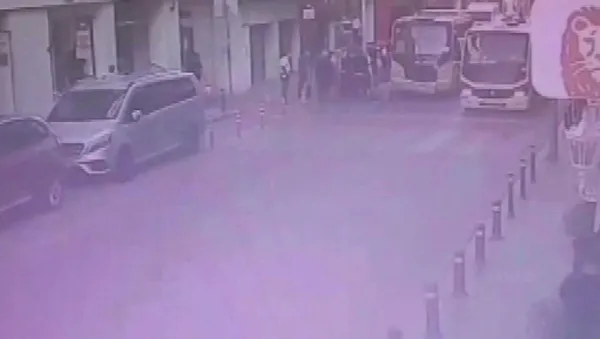 1602660242544.jpg Karşıdan karşıya geçmek isterken hayatının şokunu yaşadı! Yer: Bayrampaşa-3