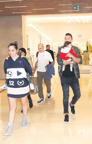 Muslera'dan fotoğraf çektirmek isteyen hayranına: Olur abi 300 TL