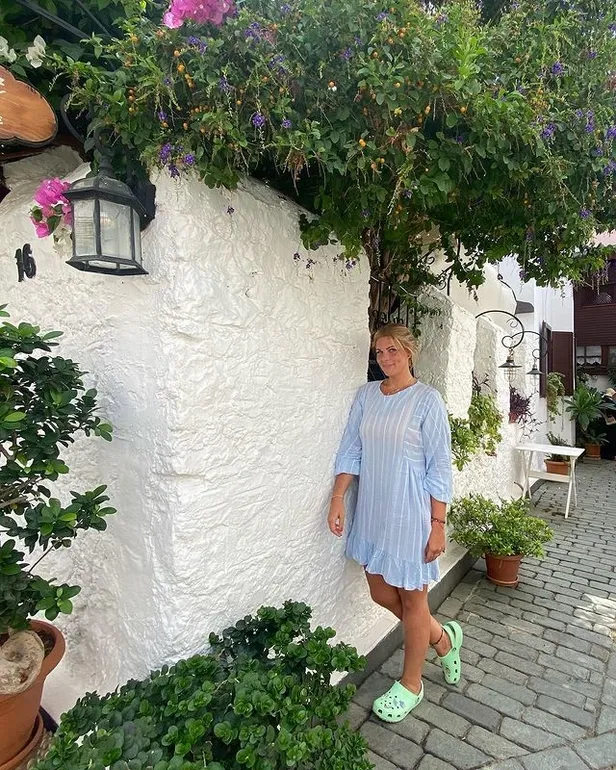 Pelin Öztekin dondurucu soğuğu bu pozlarıyla sıcacık etti! 93 kilo veren Pelin bikini giyemediği günlerin acısını çıkarıyor-7