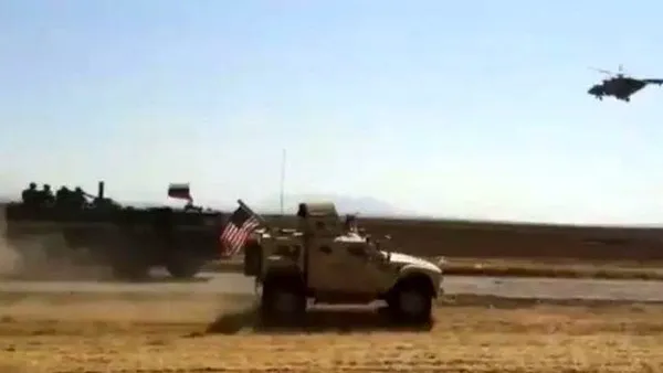 Suriye'de tehlikeli yakınlaşma! Rus askeri aracının ABD askeri aracına çaptığı öne sürüldü-1