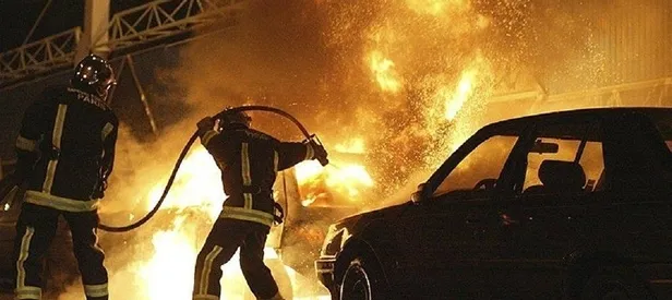 Fransa'da yılbaşı gecesi 945 araç kundaklandı