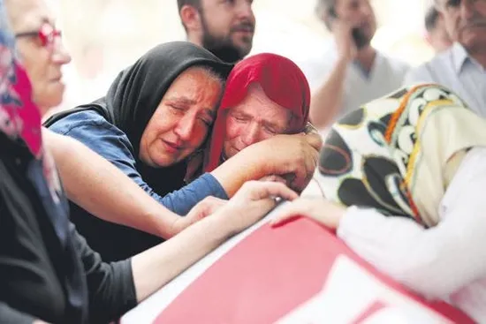 İstiklal Caddesi’nde katledilen İTÜ'lü Halit Ayar gözyaşları arasında toprağa verildi...-2