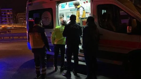 Ataşehir'de otomobil otobüs durağına daldı: Ölü ve yaralılar var!-4