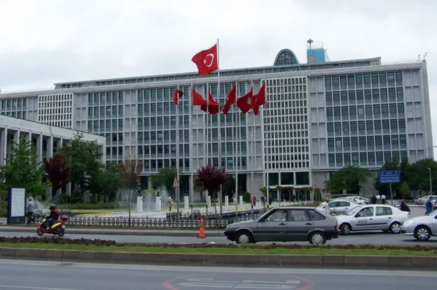 İBB'den "Atatürk posteri" açıklaması: 19 Mayıs'ın sona ermesiyle...