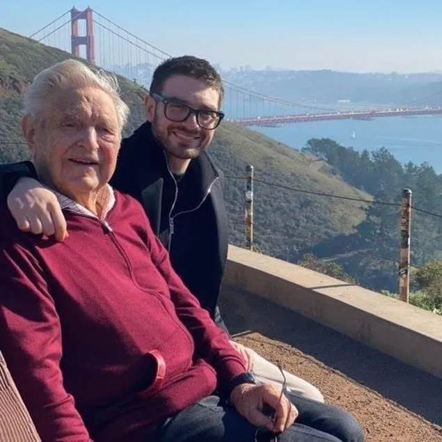 Yeni Soros canavarı Alex!