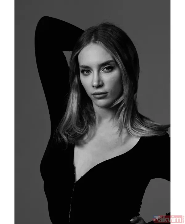 Hayal Köseoğlu çareyi pankart açmakta buldu! "Dört sene oyunculuk okudum! Altın Koza’m var." - 5