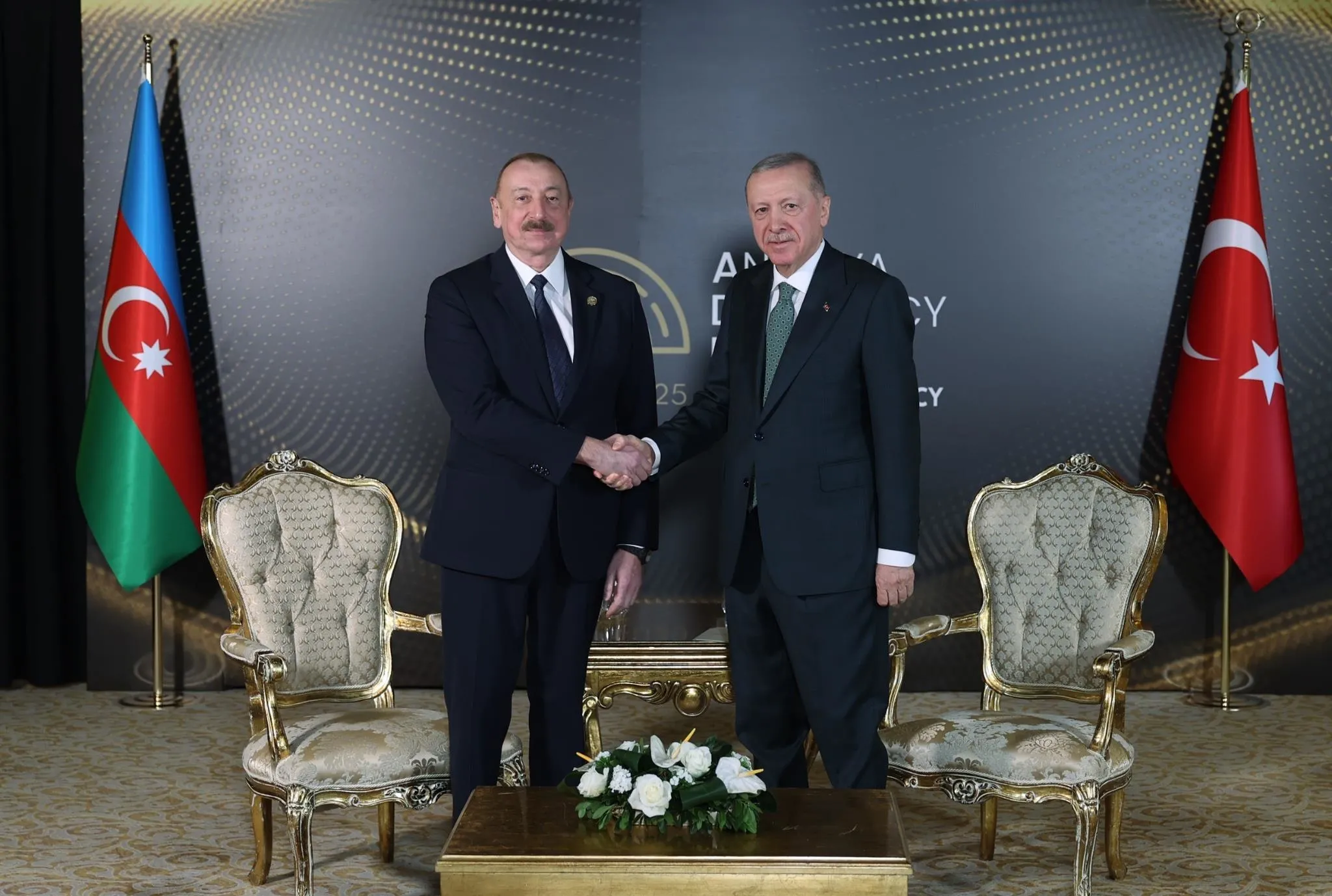 Peş peşe kritik temaslar