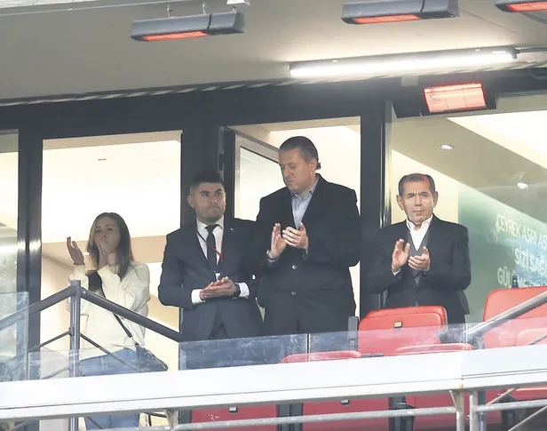 baskan-ozbekten-tffye-sok-tepki-protokol-tribunune-oturmadi-1667002631856.jpeg Başkan Özbek’ten TFF’ye şok tepki! Protokol tribününe oturmadı-2