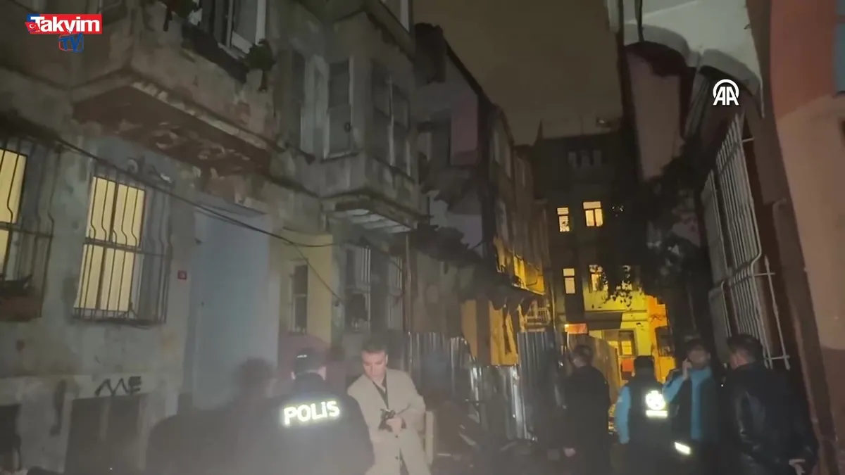 Athena Gökhan'a ait binada çökme!