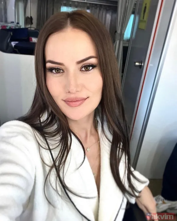 Burak Özçivit’in biricik eşi Fahriye Evcen’den anne-oğul pozu! Paylaşımlara hız verdi: Bornozlu pozlarıyla ortalığı kasıp kavurmuştu - 8