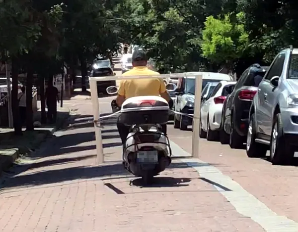 avcilarda-motosikletle-olume-davetiye-cikaran-yolculuk-1659249015870.jpg Avcılar'da motosikletle ölüme davetiye çıkaran yolculuk-5