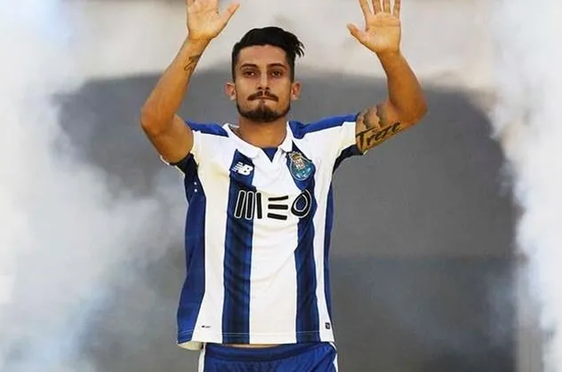 G.Saray'a Alex Telles piyangosu!
