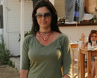 Tuğba Ekinci sağlık ocağını birbirine kattı