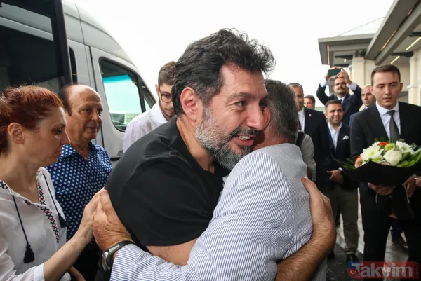 Aylar sonra Türkiye'ye dönen Hakan Atilla'nın karşılanmasında duygu dolu anlar yaşandı - 16