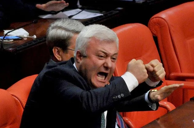 CHP'de buram buram ırkçılık kokan tartışma! Tuncay Özkan'ın sözleri ortalığı karıştırdı