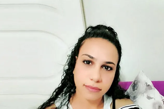 Barışma isteğini kabul etmeyen eşini bıçaklayarak öldürdü