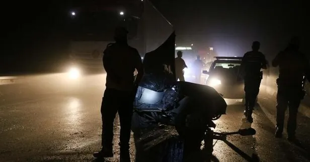 Manisa’da feci kaza! Otomobil ikiye bölündü