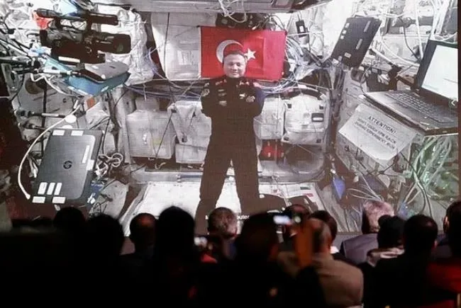 alper-gezeravci-uzaydan-sanayi-ve-teknoloji-bakani-kacir-ile-gorustu-1706291835919.jpeg Alper Gezeravcı uzaydan Sanayi ve Teknoloji Bakanı Kacır ile görüştü-6