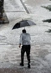HAVA DURUMU | Ankara’da dolu ve kuvvetli yağış! 5 dakikada yollar göle döndü, ulaşım durdu! | 28 Nisan 2024 hava durumu