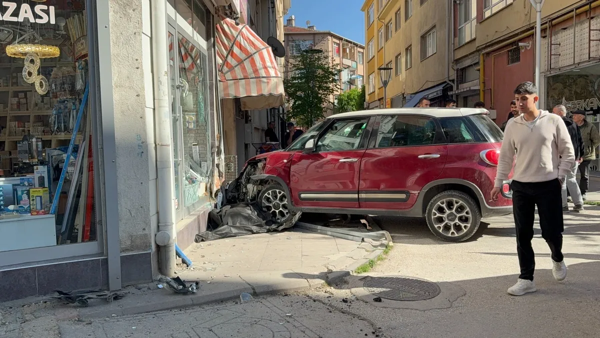 ters-yonden-gelen-facia-genc-kadin-hayatini-kaybetti-1778861993100.jpeg Ters yönden gelen facia: Genç kadın hayatını kaybetti-3