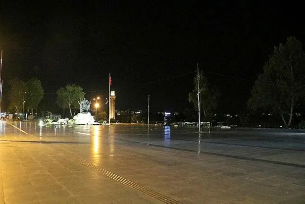 son-dakika-turkiye-genelinde-sokaga-cikma-kisitlamasi-basladi-saat-kaca-kadar-surecek-hangi-isletmeler-acik-olacak-1606061364052.jpeg Son dakika: Sokağa çıkma kısıtlaması başladı! Saat kaça kadar sürecek? Hangi işletmeler açık olacak? İşte tüm detaylar-6