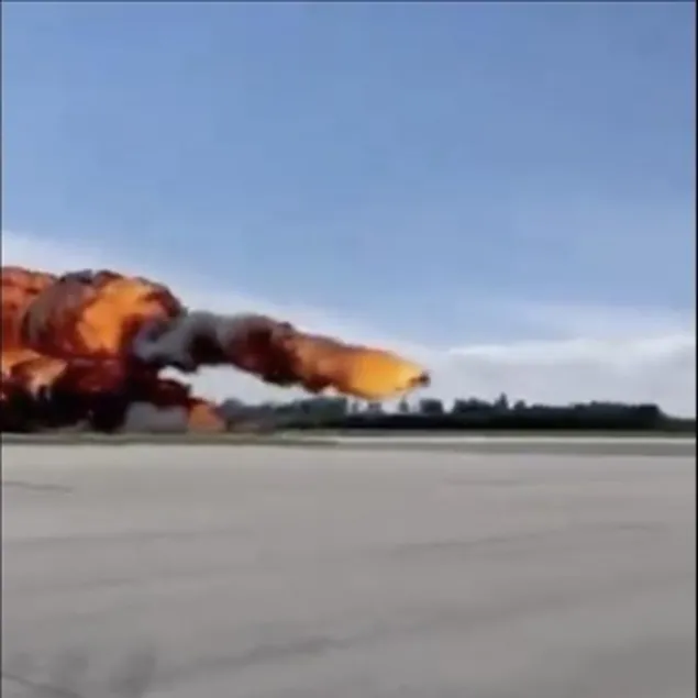 Polonya’da eğitim uçağı düştü