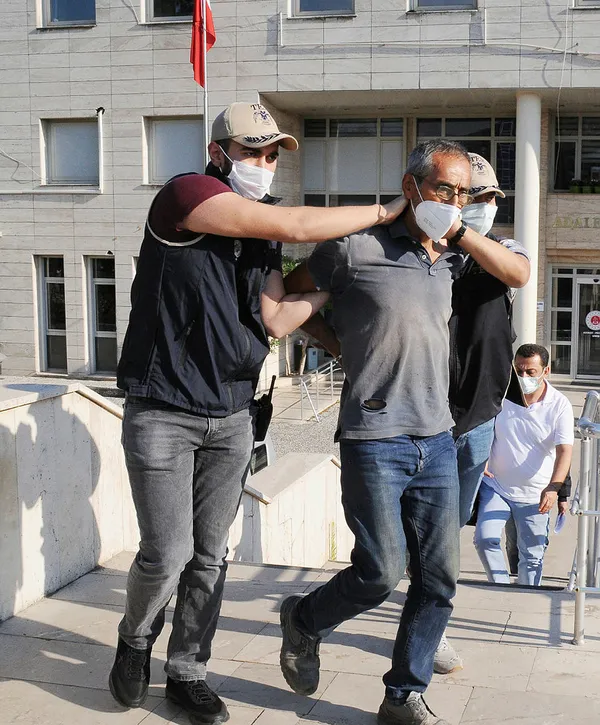 42-yil-once-polis-katleden-muammer-sencerin-katili-olan-tkpmlli-terorist-tutuklandi-1623438342202.jpg 42 yıl önce polis Muammer Sencer'i şehit eden TKP/ML'li terörist tutuklandı-2