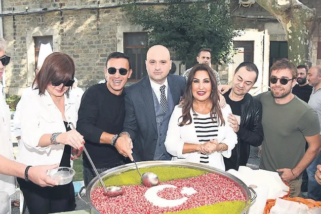 Ünlü sanatçılardan Darülacaze inşasına bağış!