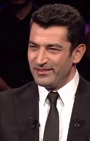 Bazı parfümlerde kullanılan ve kokunun kalıcı olmasını sağlayan ambergris maddesi hangisinden elde edilir?