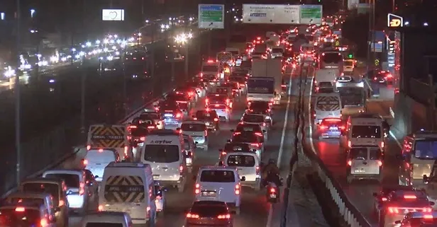 Harita kırmızıya büründü: İstanbul'da trafik yoğunluğu yüzde 81'e ulaştı!