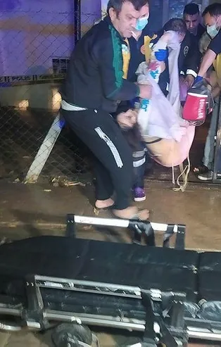 Adana'da bir kadın apartman bahçesinde silahla vurulmuş halde bulundu!