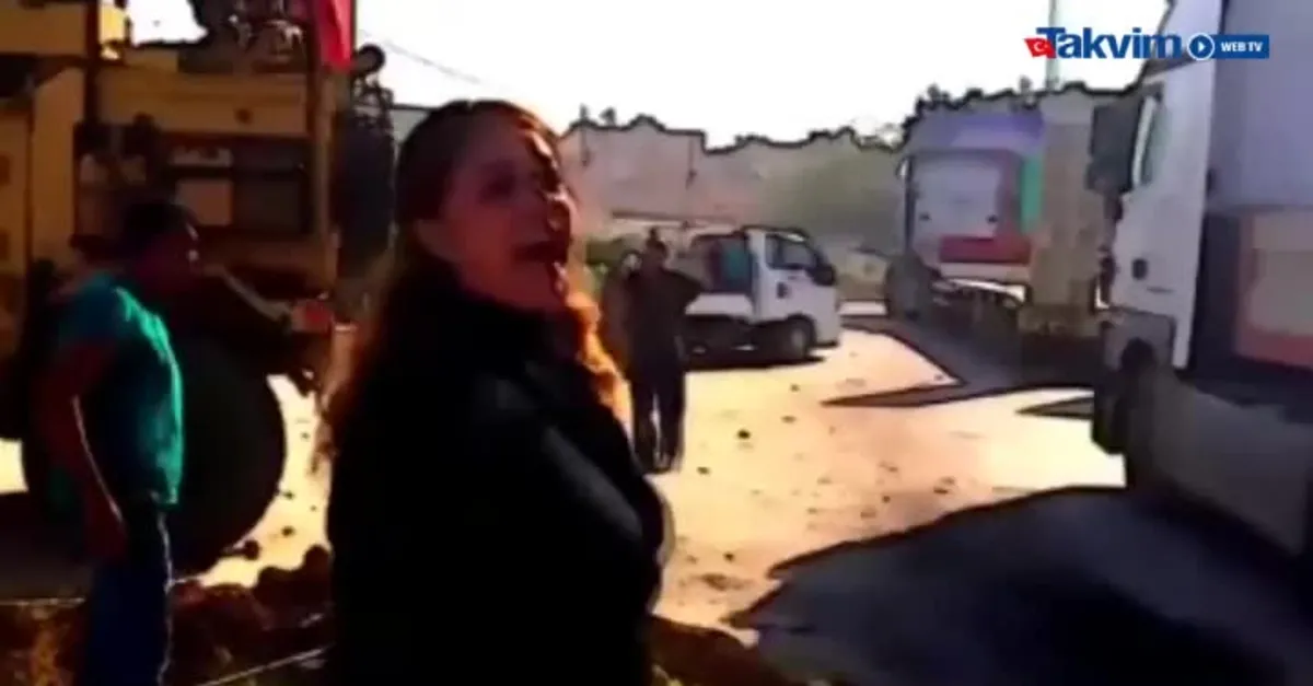 ABD çekiliyor YPG çıldırıyor! Beslediği terörist 'Hain Amerika' diyerek konvoyu taşladı!