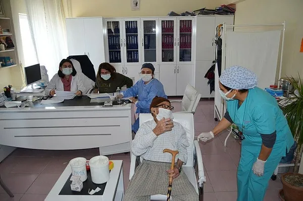 Türkiye'de tedbirler sonuç verdi: Corona yoğun bakım servisi boşaldı-6