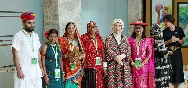 g20de-first-lady-diplomasisi-emine-erdogan-yeni-delhide-lider-esleri-bir-araya-geldi-1694269051077.jpeg G20'de 'First Lady' diplomasisi! Emine Erdoğan Yeni Delhi’de lider eşleri bir araya geldi-3