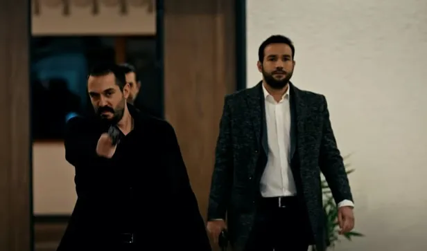 alayini-hedef-tahtasina-koydu-edho-180-bolum-fragmaninda-ihanetle-gozu-donen-behzat-mermi-yagdiriyor-1611593674619.jpg Alayını hedefe koydu! EDHO 180. bölüm fragmanında ihanetle şirazeyi kaçıran Behzat mermi yağdırıyor-9