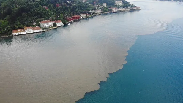 Çamura bulanan İstanbul boğazı havadan görüntülendi-1