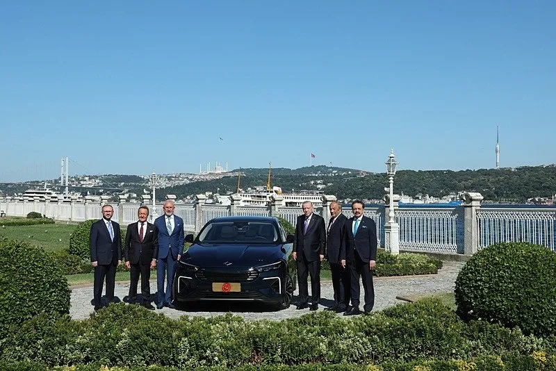 Başkan Erdoğan'dan Togg'un yeni gözdesi T10F'yi test sürüşü (AA)