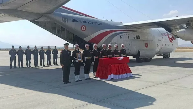 1691761993891.jpeg Türkiye şehitlerine ağlıyor! 85 milyonun yüreğinde kor... Kimi asker selamı verdi, kimi üniforma giydi, 6 aylık bebekten babasına en acı veda-9