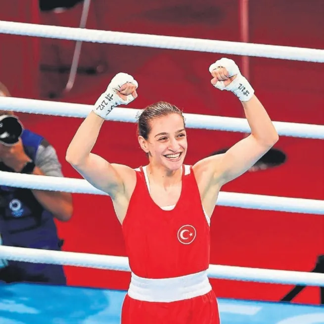Buse Naz ve Büşra dünya ikincisi