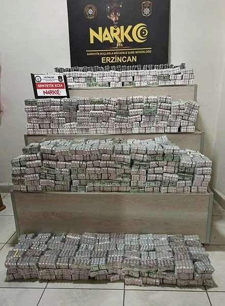 erzincanda-zehir-tacirlerine-operasyon-124-bin-260-adet-sentetik-hap-ele-gecirildi-1606763574287.jpeg