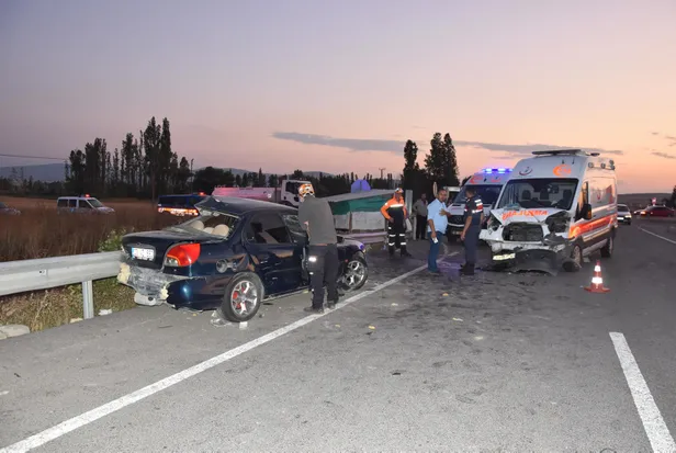Son dakika: Ambulansında karıştığı zincirleme kazada 3 kişi öldü, 4 yaralı-5
