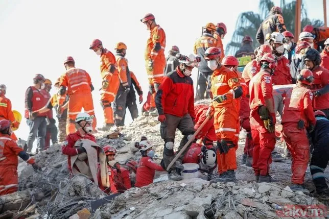 İzmir depreminden çarpıcı fotoğraflar