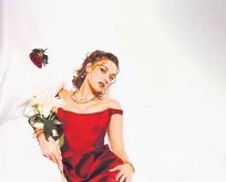 Güzel oyuncu Afra Saraçoğlu Bodrum’da hayalindeki ev için kesenin ağzını açtı!