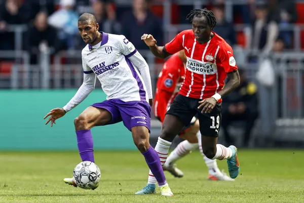 fenerbahceye-flas-transfer-iddiasi-eski-galatasarayli-geliyor-1655025105968.jpg Fenerbahçe'ye flaş transfer iddiası! Eski Galatasaraylı geliyor...-6