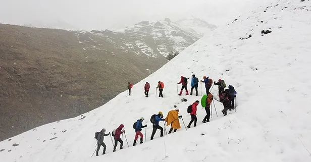 Everest’e bir haftada çıktılar: Dopingli tırmanış tartışma yarattı