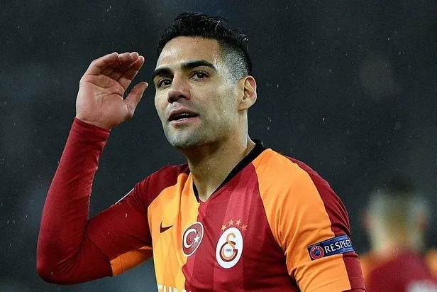 185 milyonluk 5 yıldız 1 Gomis etmedi! Galatasaray 500 bin Euro zam istediği için gönderdiği Gomis'i mumla arıyor - 6